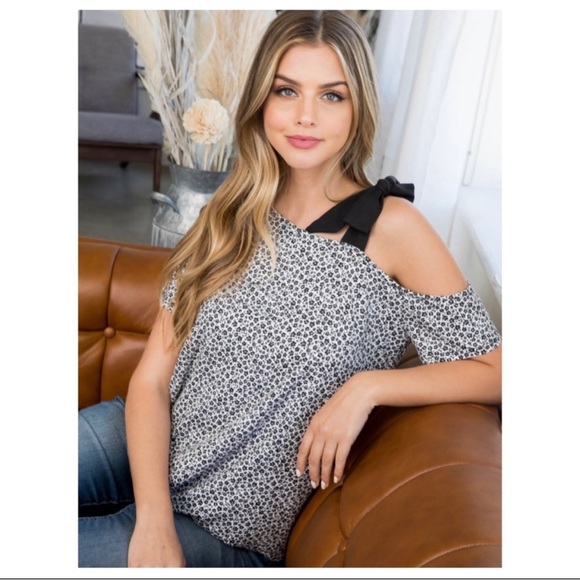 ❤️Floral Cold Shoulder Top - Picture 3 of 8